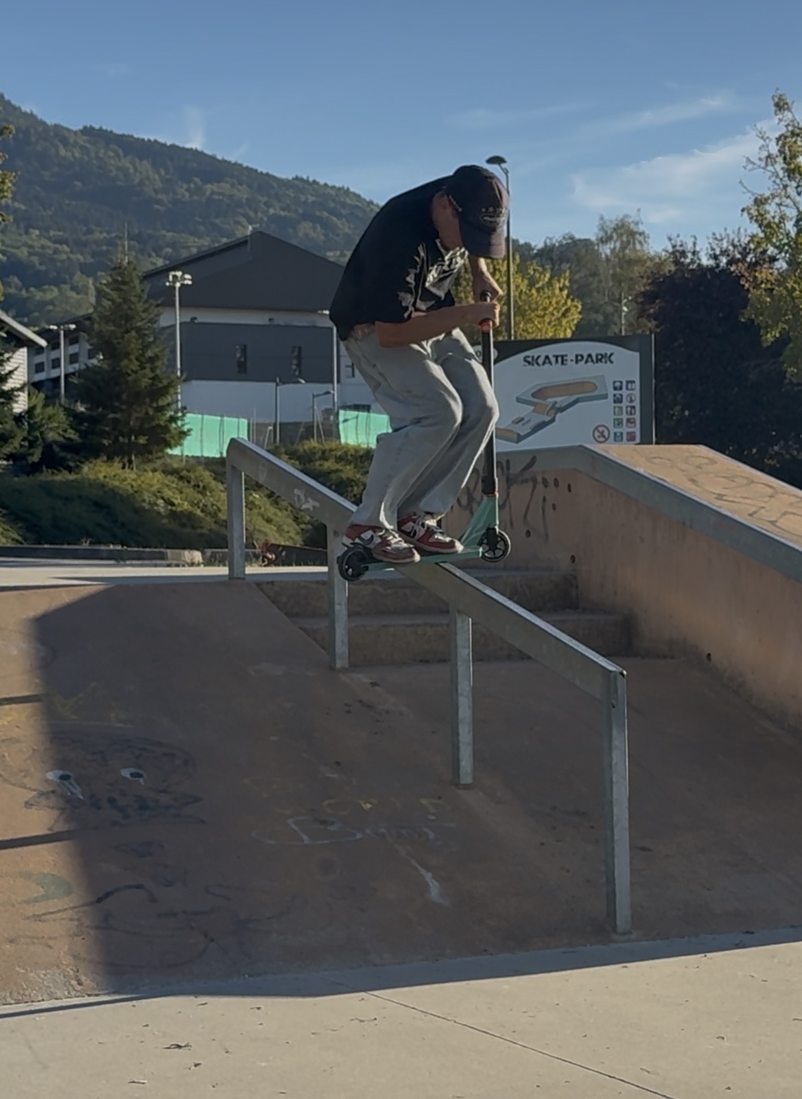 Matteo Wozniak grinder en rail på NKD Rally