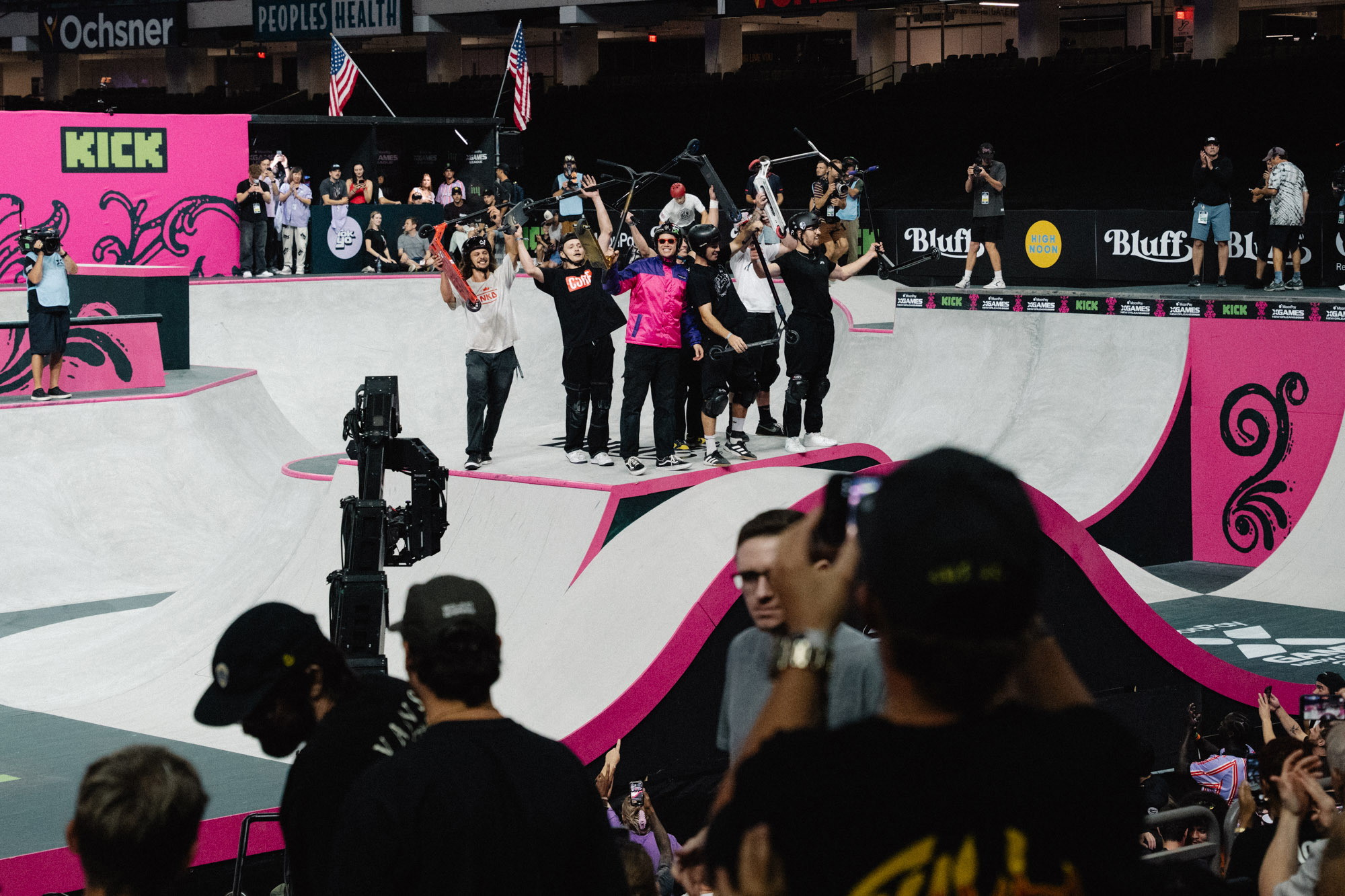 Sparkesykkelkjørere samlet på X Games-banen i New Orleans