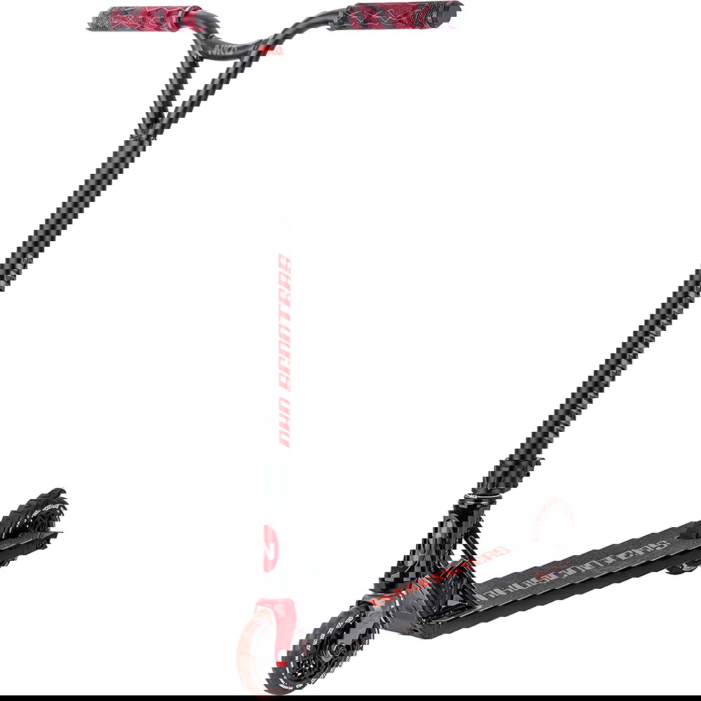 https://cdn.kitenorge.no/media/catalog/product//S/c/Scooters_NKD_Gas_Black_Red_89072_01_4aea.jpg
