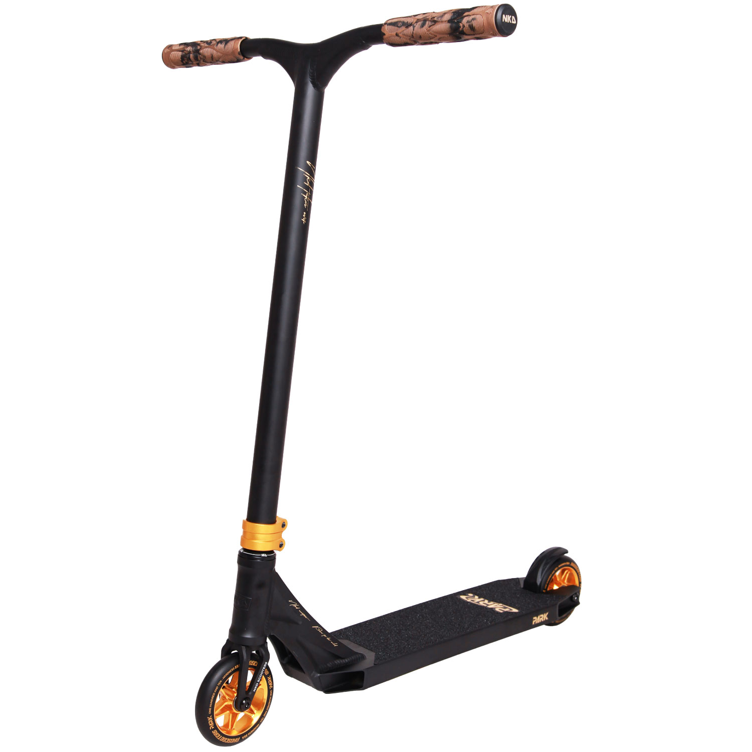 https://cdn.kitenorge.no/media/catalog/product//n/k/nkd_park_scooter_black_gold_01_99b0.jpg