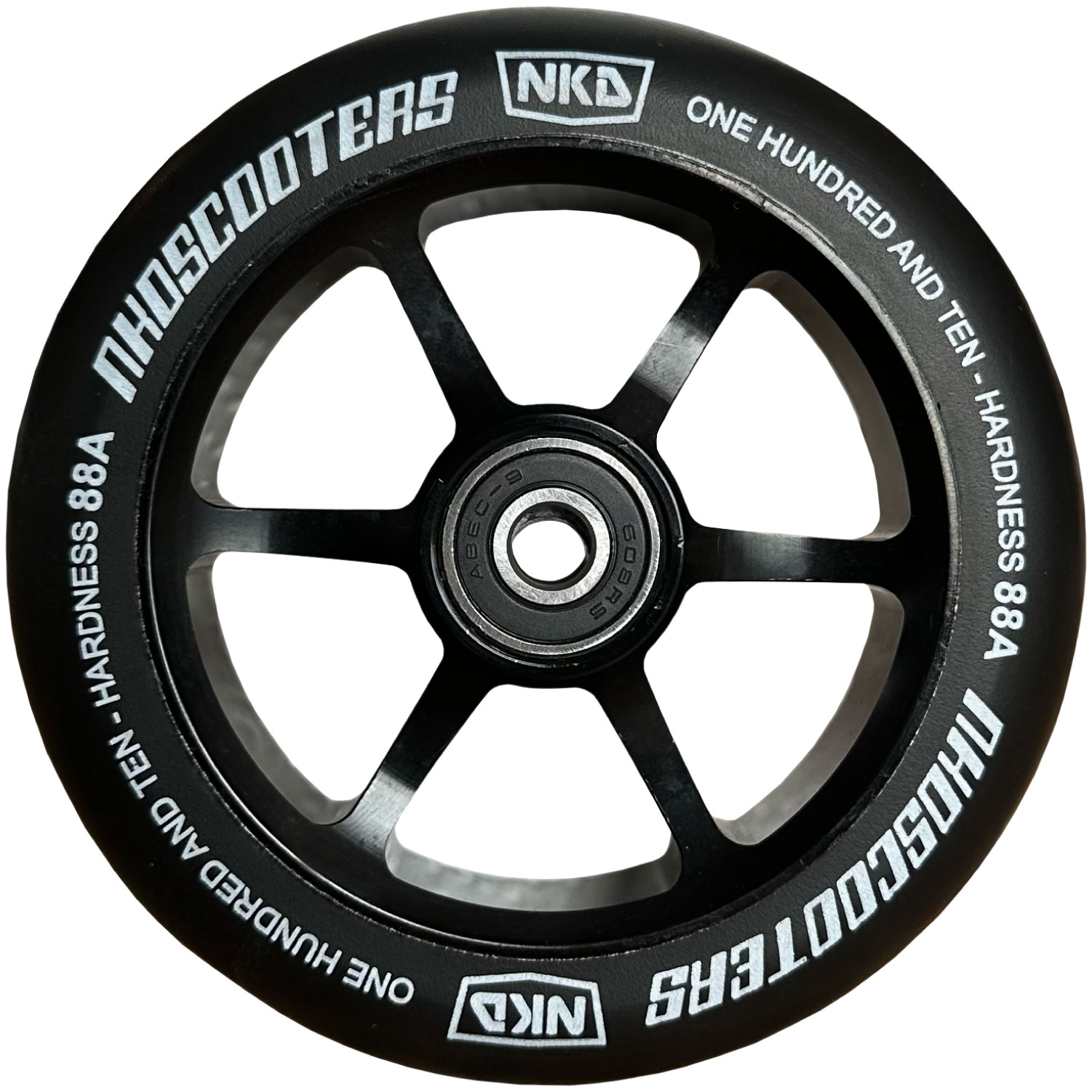 https://cdn.kitenorge.no/media/catalog/product//n/k/nkd_rally_scooters_wheels_black_01_437e.jpg