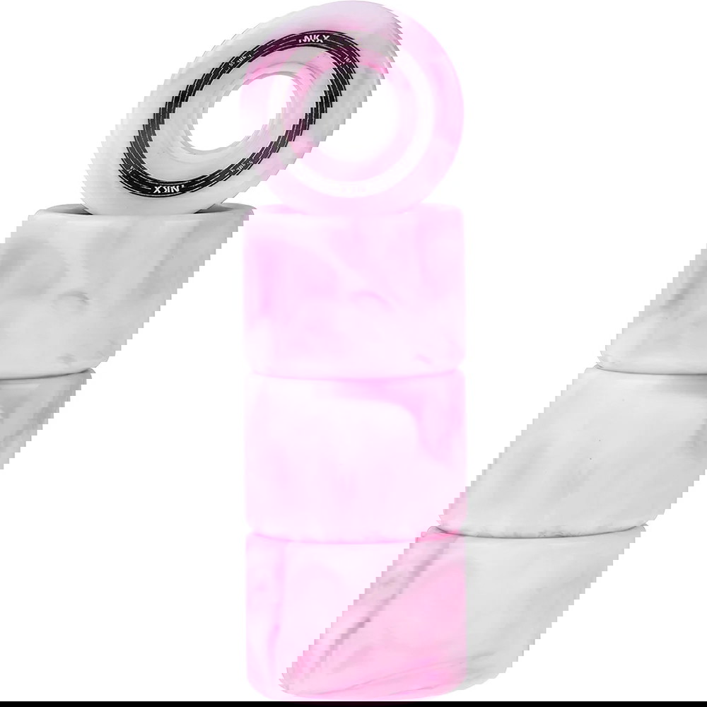 https://cdn.kitenorge.no/media/catalog/product//n/k/nkx_majestic_skateboard_wheel_pinkwhite_1_d139.jpg