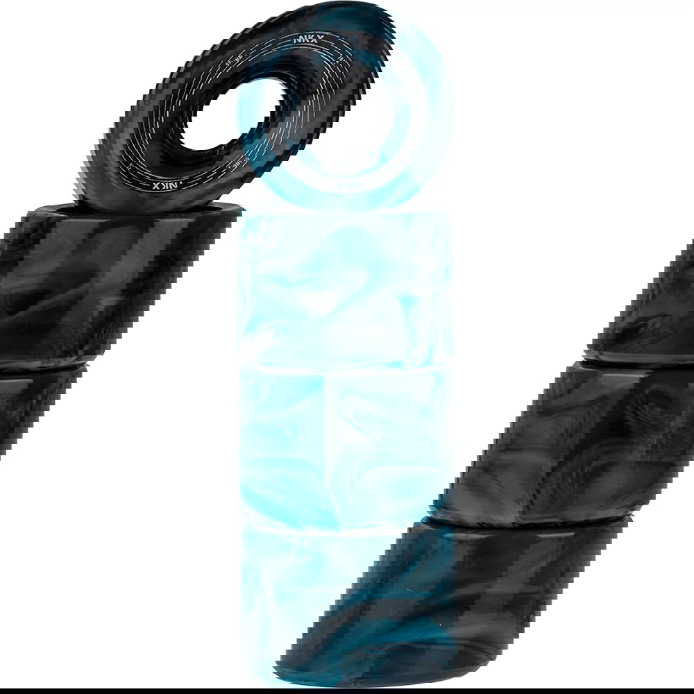 https://cdn.kitenorge.no/media/catalog/product//n/k/nkx_majestic_skateboard_wheel_tealblack_1_62f1.jpg