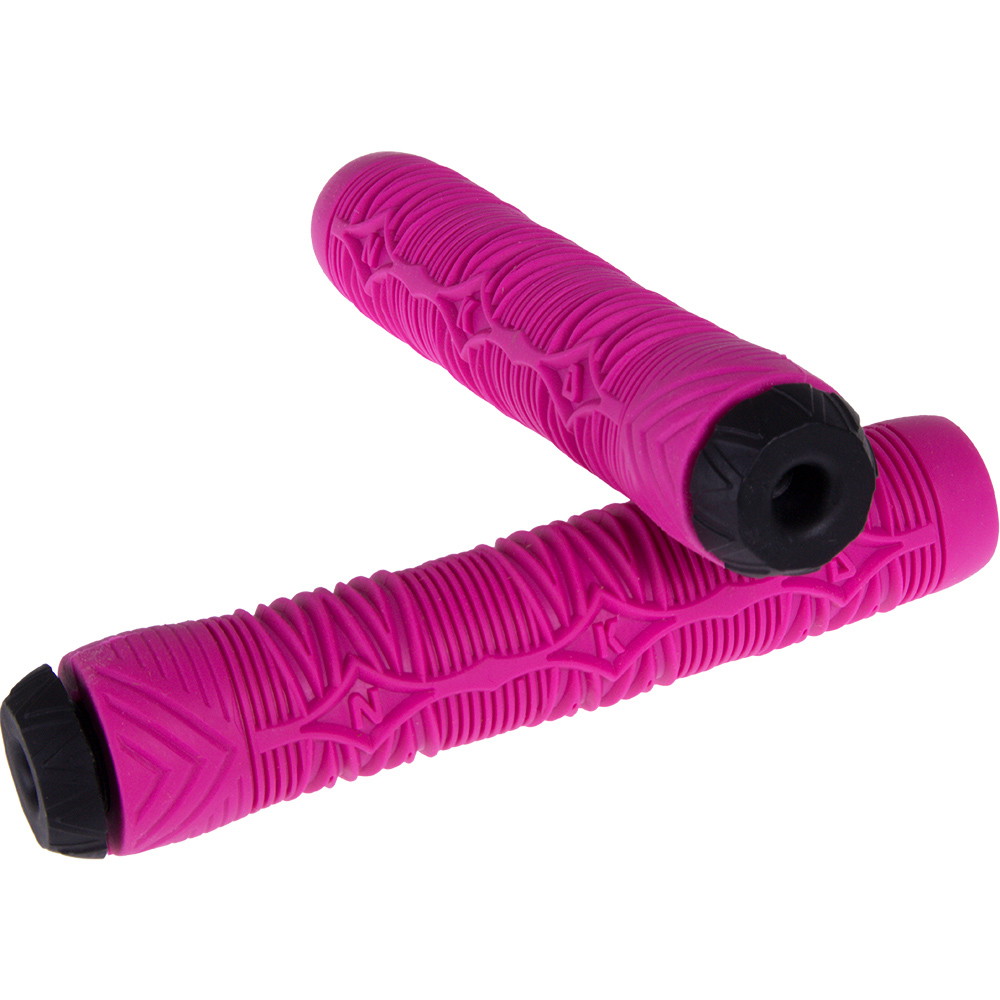 https://cdn.kitenorge.no/media/catalog/product//s/c/scooters_components_hand_grips_nkd_diamond_pink_1_1_cca9.jpg